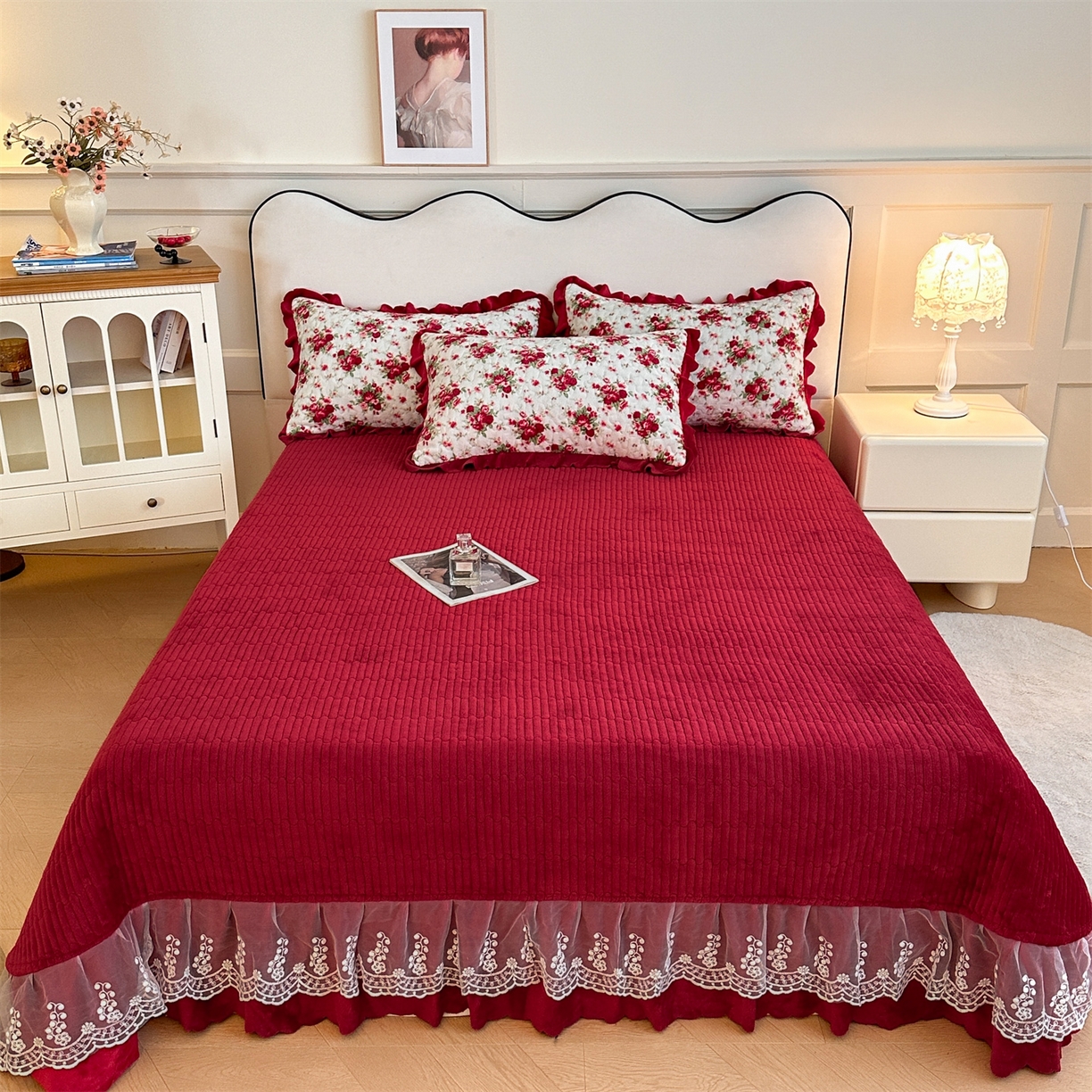 91家纺网 家纺一手货源 找家纺 雅眠居 2025新款直播爆款牛奶绒印花床盖四件套双层蕾丝花边床裙单件三件套 花颜