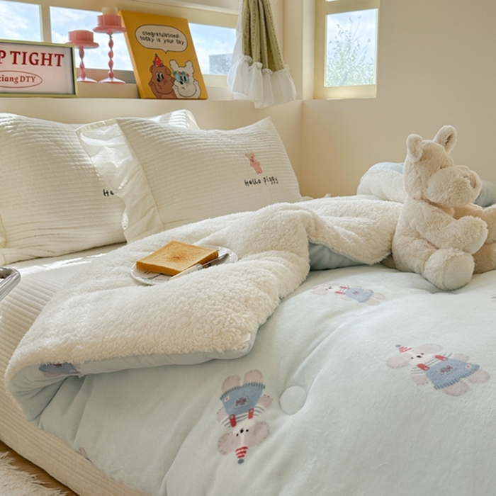 91家纺网 家纺一手货源 找家纺 寐居家纺 2025新款牛奶绒+羊羔绒被子被芯 洛洛小狗