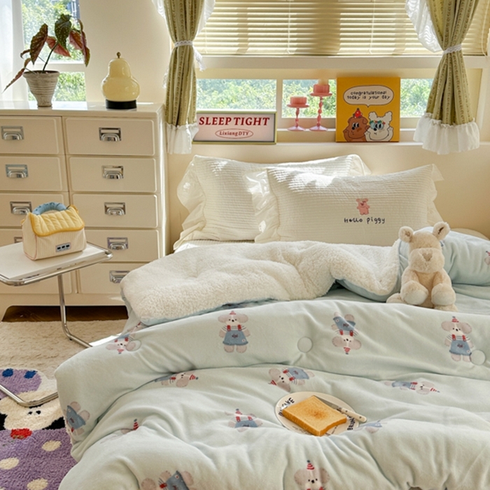 91家纺网 家纺一手货源 找家纺 寐居家纺 2025新款牛奶绒+羊羔绒被子被芯 洛洛小狗