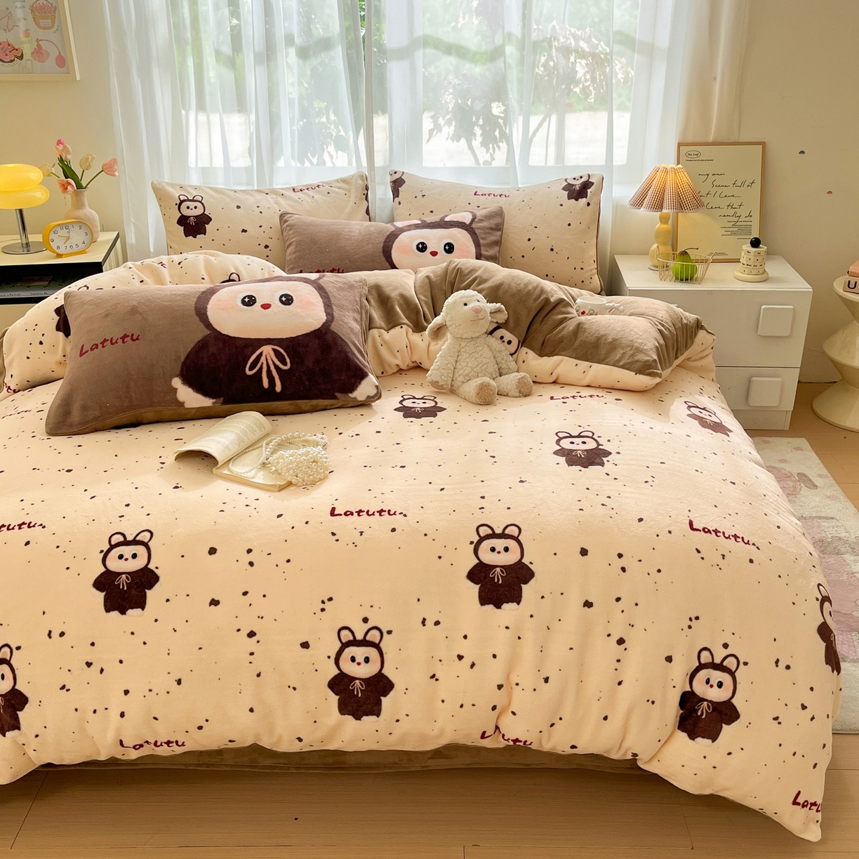 91家纺网 家纺一手货源 找家纺 如一 2025新款高克重卡通印花牛奶绒四件套第二批 拉兔咖