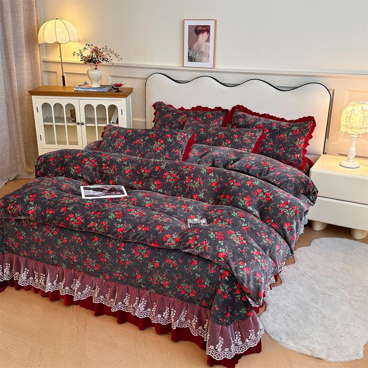 91家纺网 家纺一手货源 找家纺 雅眠居 2025新款直播爆款牛奶绒印花床盖四件套双层蕾丝花边床裙单件三件套 花妖