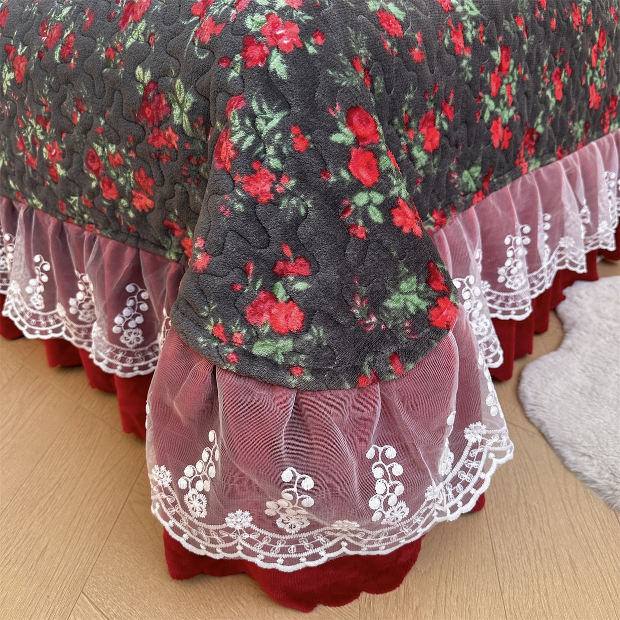 91家纺网 家纺一手货源 找家纺 雅眠居 2025新款直播爆款牛奶绒印花床盖四件套双层蕾丝花边床裙单件三件套 花妖