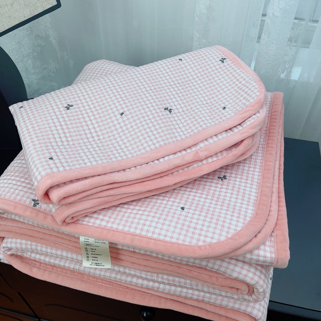 91家纺网 家纺一手货源 找家纺 暖居 2025新款棉加绒印花床盖 点点蝴蝶结