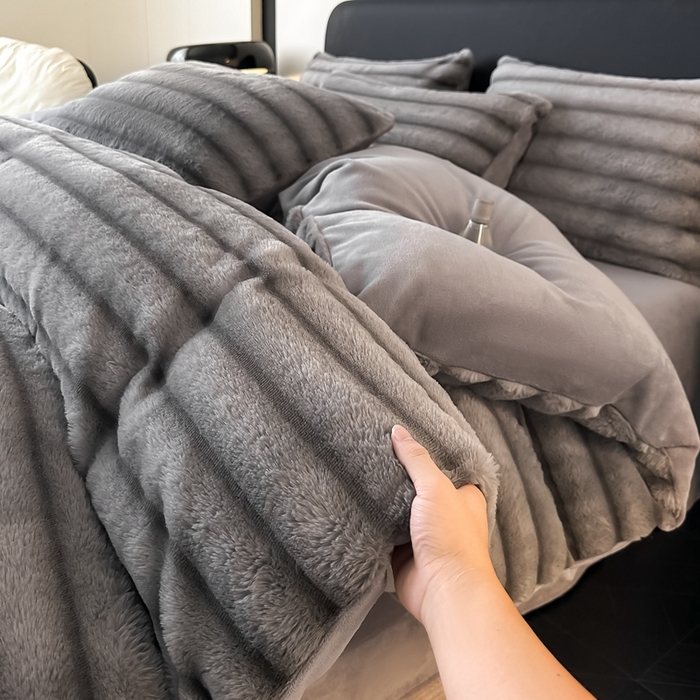 居易简 2025新款亲肤保暖皮草绒牛奶绒AB面美拉德抽条兔毛绒四件套 时尚灰