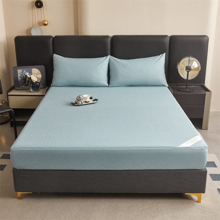 91家纺网 家纺一手货源 找家纺 糯米猪家纺 2025春夏新款亲肤棉六面全包防水压花床笠单件单床笠 水雾蓝