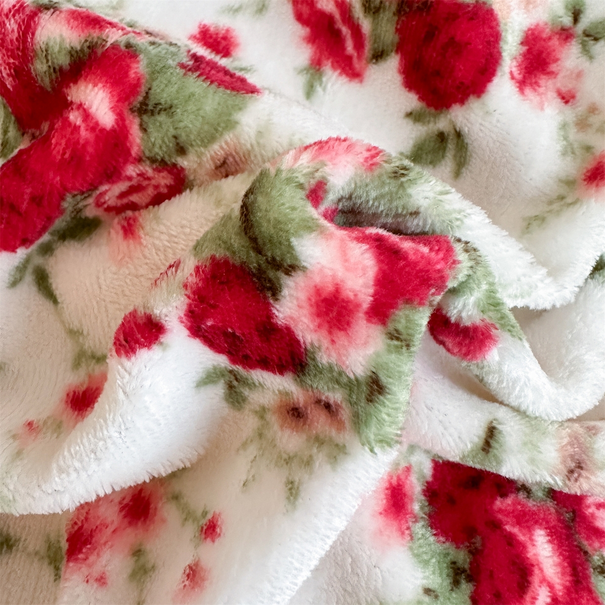 91家纺网 家纺一手货源 找家纺 雅眠居 2025新款直播爆款牛奶绒印花床盖四件套双层蕾丝花边床裙单件三件套 梨花落