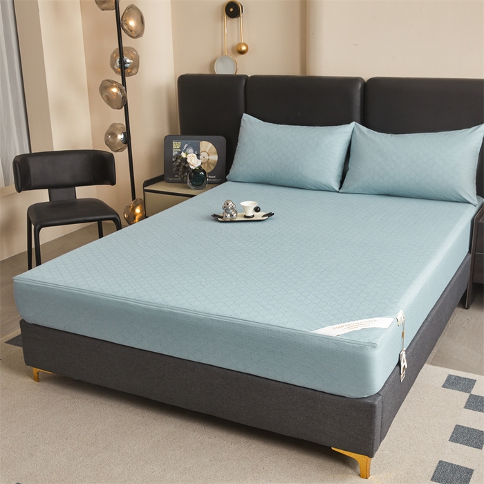 91家纺网 家纺一手货源 找家纺 糯米猪家纺 2025春夏新款亲肤棉六面全包防水压花床笠单件单床笠 水雾蓝