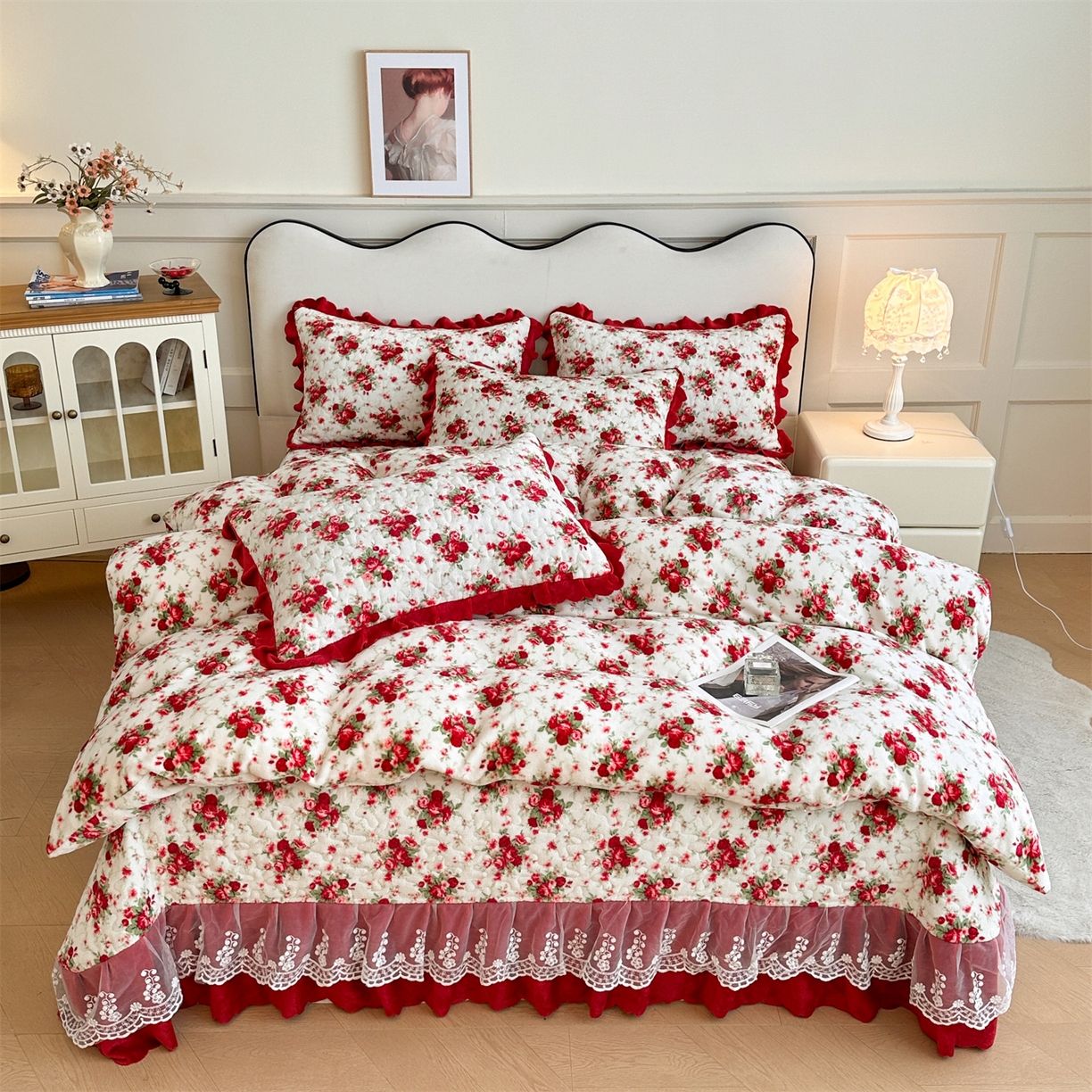 91家纺网 家纺一手货源 找家纺 雅眠居 2025新款直播爆款牛奶绒印花床盖四件套双层蕾丝花边床裙单件三件套 梨花落