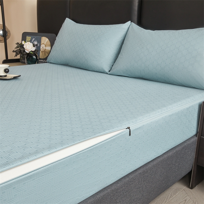 91家纺网 家纺一手货源 找家纺 糯米猪家纺 2025春夏新款亲肤棉六面全包防水压花床笠单件单床笠 水雾蓝