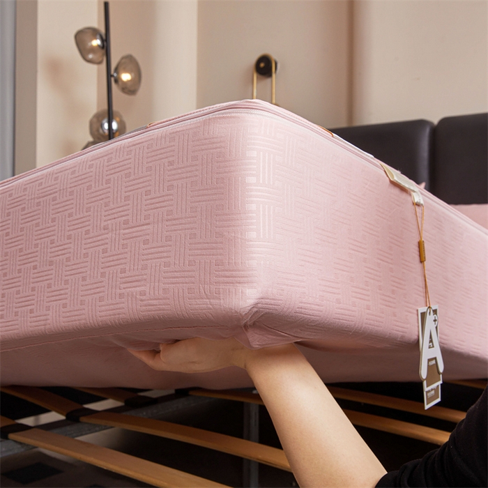 91家纺网 家纺一手货源 找家纺 糯米猪家纺 2025春夏新款亲肤棉六面全包防水压花床笠单件单床笠 樱花粉