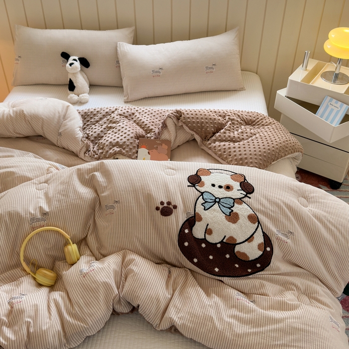 91家纺网 家纺一手货源 找家纺 寐居家纺 2025新款全棉水洗棉豆豆绒被芯被子 焦糖猫猫