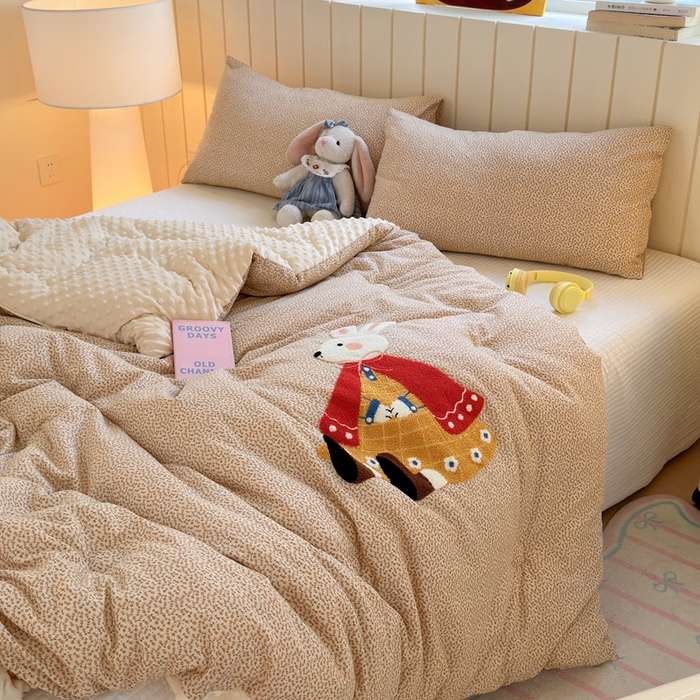 91家纺网 家纺一手货源 找家纺 寐居家纺 2025新款全棉水洗棉豆豆绒被芯被子 幸运小兔