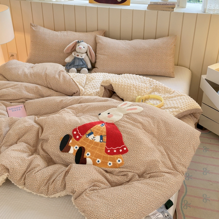 91家纺网 家纺一手货源 找家纺 寐居家纺 2025新款全棉水洗棉豆豆绒被芯被子 幸运小兔