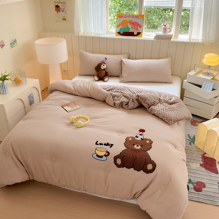 91家纺网 家纺一手货源 找家纺 寐居家纺 2025新款全棉水洗棉豆豆绒被芯被子 快乐熊仔