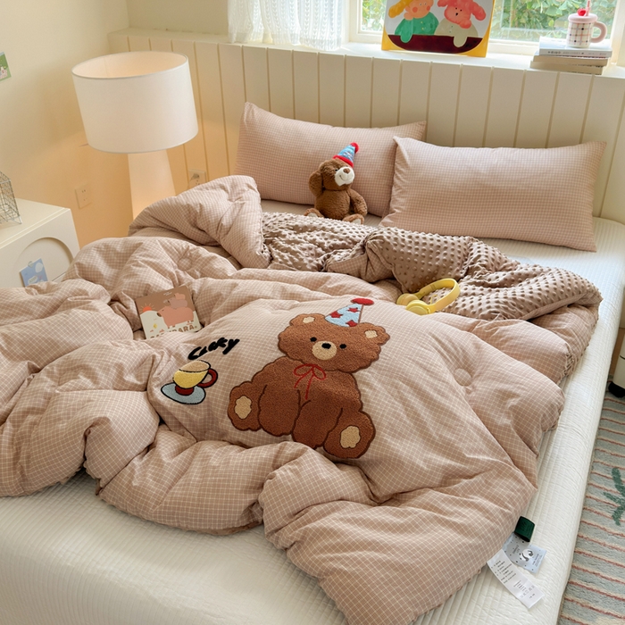 91家纺网 家纺一手货源 找家纺 寐居家纺 2025新款全棉水洗棉豆豆绒被芯被子 快乐熊仔