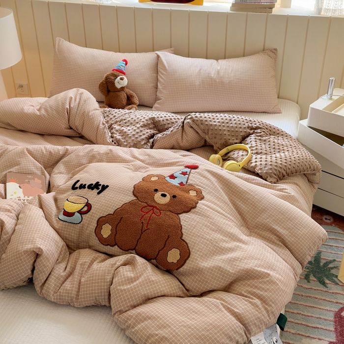 91家纺网 家纺一手货源 找家纺 寐居家纺 2025新款全棉水洗棉豆豆绒被芯被子 快乐熊仔