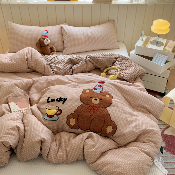 91家纺网 家纺一手货源 找家纺 寐居家纺 2025新款全棉水洗棉豆豆绒被芯被子 快乐熊仔