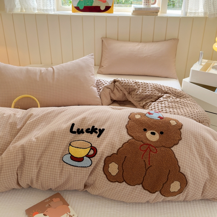 91家纺网 家纺一手货源 找家纺 寐居家纺 2025新款全棉水洗棉豆豆绒被芯被子 快乐熊仔