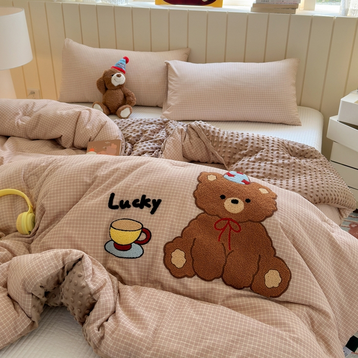 91家纺网 家纺一手货源 找家纺 寐居家纺 2025新款全棉水洗棉豆豆绒被芯被子 快乐熊仔