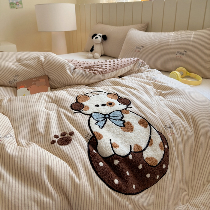 91家纺网 家纺一手货源 找家纺 寐居家纺 2025新款全棉水洗棉豆豆绒被芯被子 焦糖猫猫