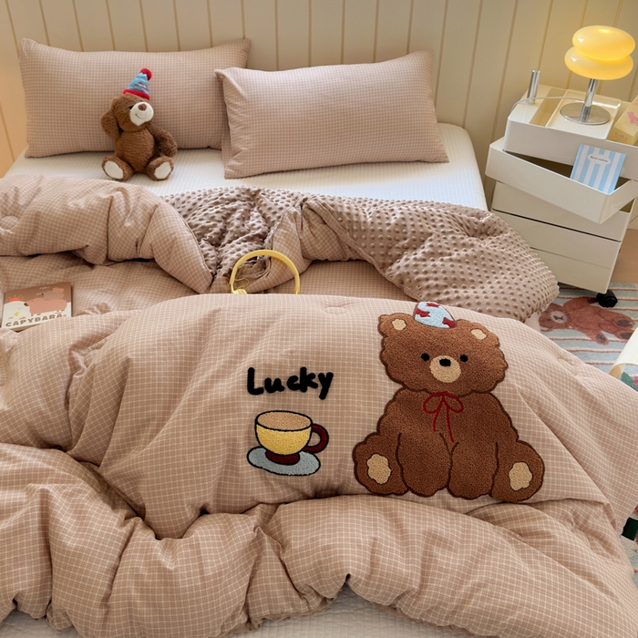 91家纺网 家纺一手货源 找家纺 寐居家纺 2025新款全棉水洗棉豆豆绒被芯被子 快乐熊仔