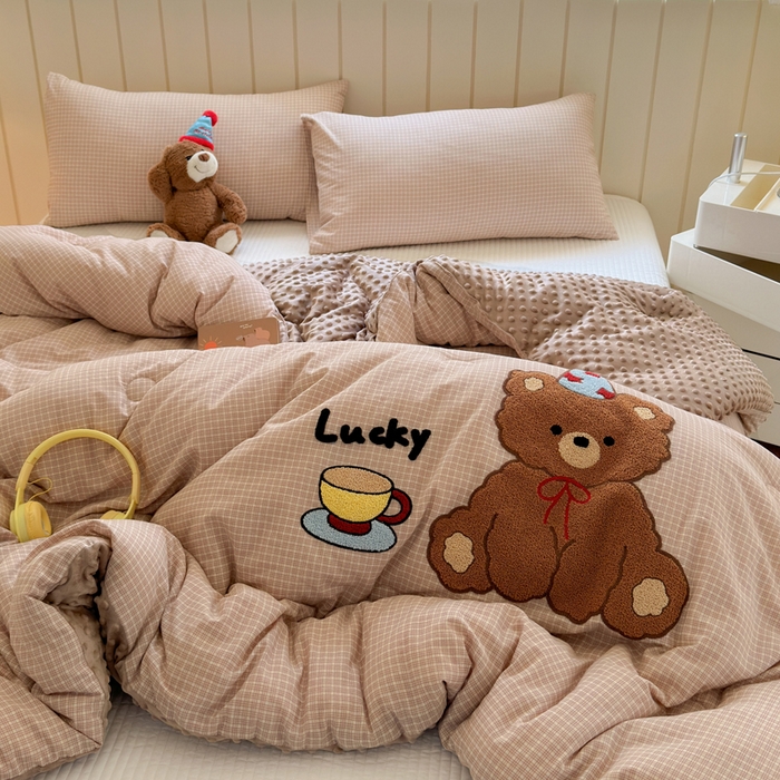 91家纺网 家纺一手货源 找家纺 寐居家纺 2025新款全棉水洗棉豆豆绒被芯被子 快乐熊仔