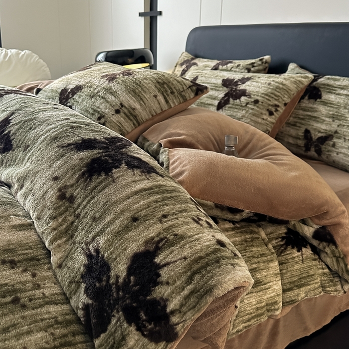 91家纺网 家纺一手货源 找家纺 居易简 2025新款亲肤保暖皮草绒牛奶绒AB面美拉德抽条兔毛绒四件套 优雅蝴蝶