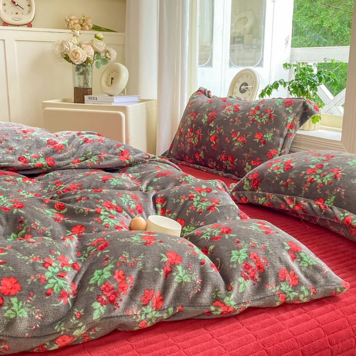 91家纺网 家纺一手货源 找家纺 （总）尚美 2025新款热卖款亲肤舒适加绒加厚牛奶绒花边床盖款四件套双面绒