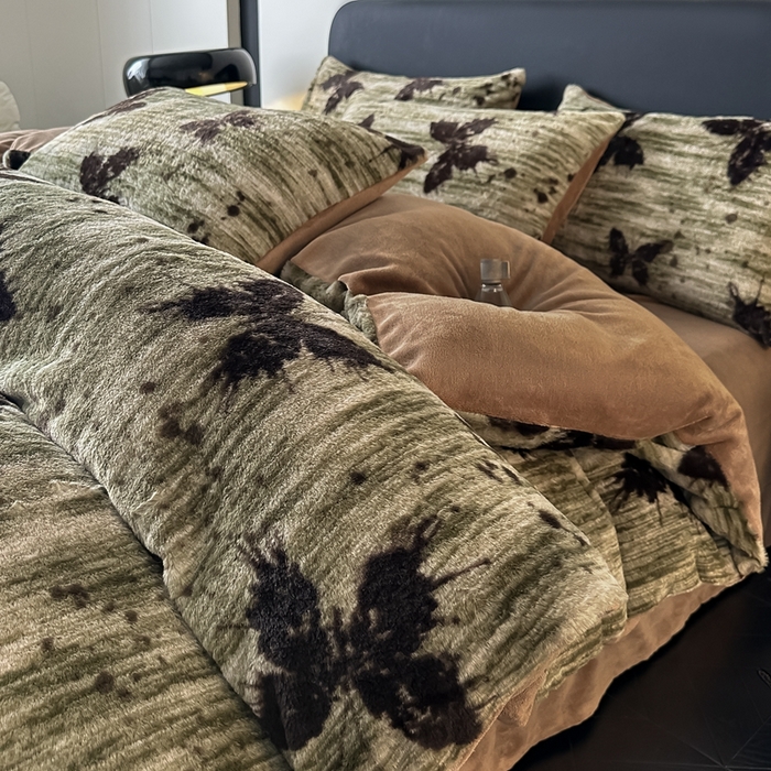 91家纺网 家纺一手货源 找家纺 居易简 2025新款亲肤保暖皮草绒牛奶绒AB面美拉德抽条兔毛绒四件套 优雅蝴蝶