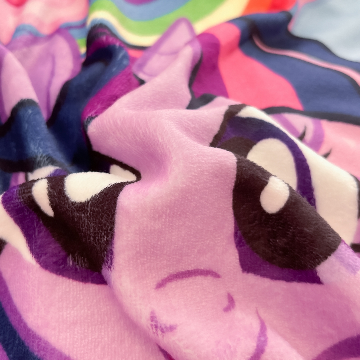 91家纺网 家纺一手货源 找家纺 （总）金爱家 2025新款正版小马宝莉授权大版卡通平网数码印花加厚高克重牛奶绒系列四件套