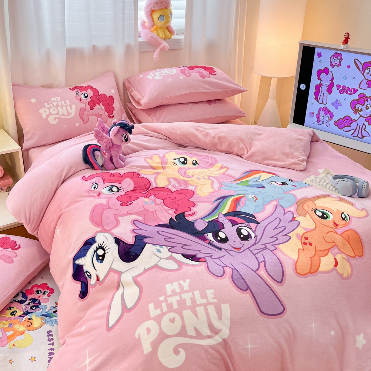 91家纺网 家纺一手货源 找家纺 （总）金爱家 2025新款正版小马宝莉授权大版卡通平网数码印花加厚高克重牛奶绒系列四件套