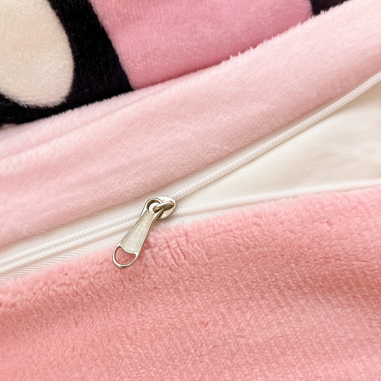 91家纺网 家纺一手货源 找家纺 金爱家 2025新款正版小马宝莉授权大版卡通平网数码印花加厚高克重牛奶绒系列四件套 绒大版-彩虹好朋友