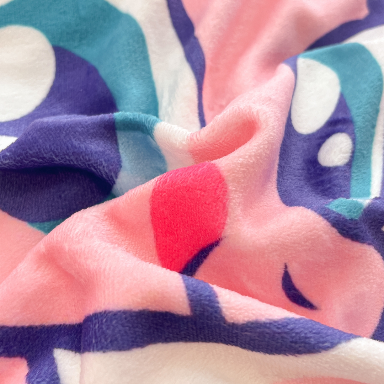 91家纺网 家纺一手货源 找家纺 金爱家 2025新款正版小马宝莉授权大版卡通平网数码印花加厚高克重牛奶绒系列四件套 绒大版-甜甜圈碧琪