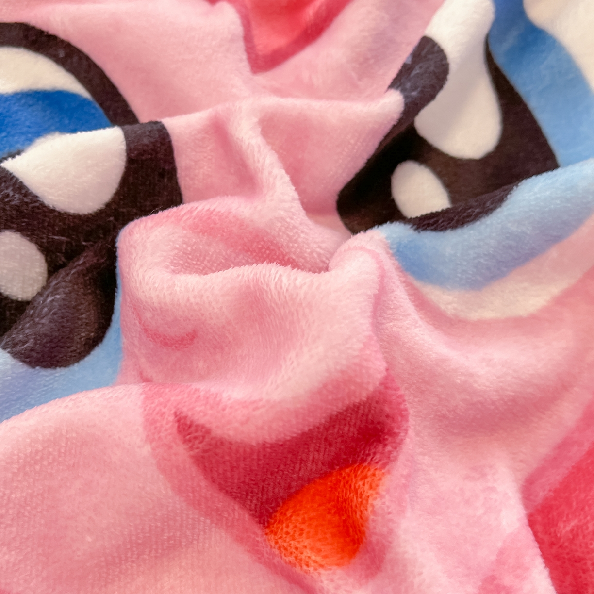 91家纺网 家纺一手货源 找家纺 金爱家 2025新款正版小马宝莉授权大版卡通平网数码印花加厚高克重牛奶绒系列四件套 绒大版-彩虹好朋友