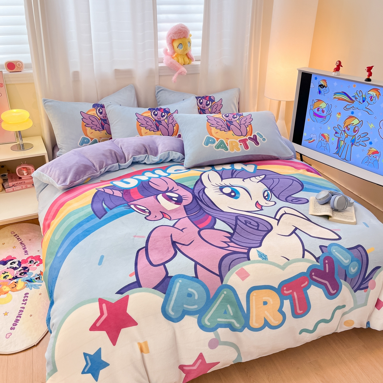 91家纺网 家纺一手货源 找家纺 金爱家 2025新款正版小马宝莉授权大版卡通平网数码印花加厚高克重牛奶绒系列四件套 绒大版-派对时刻