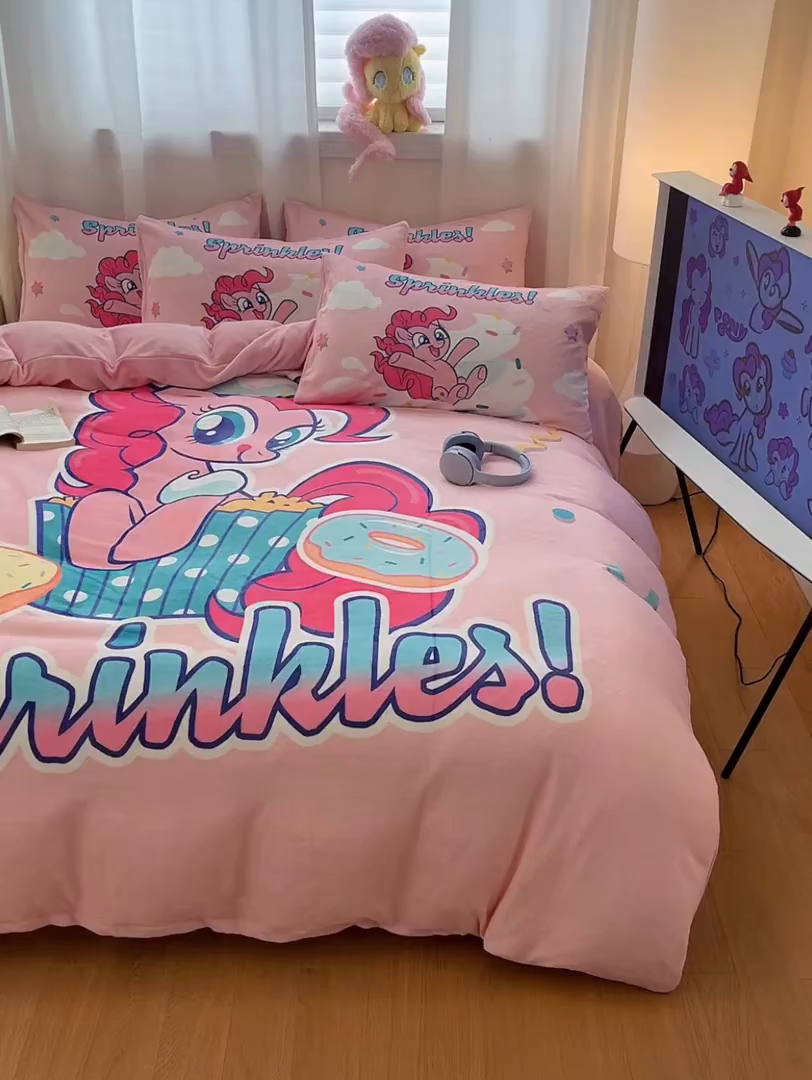 91家纺网 家纺一手货源 找家纺 金爱家 2025新款正版小马宝莉授权大版卡通平网数码印花加厚高克重牛奶绒系列四件套 绒大版-甜甜圈碧琪