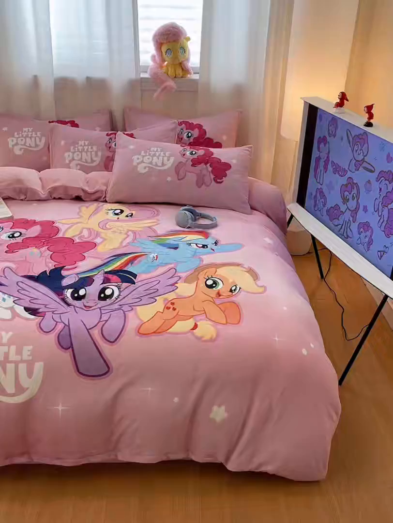 91家纺网 家纺一手货源 找家纺 （总）金爱家 2025新款正版小马宝莉授权大版卡通平网数码印花加厚高克重牛奶绒系列四件套