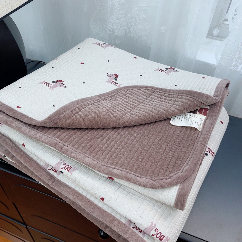 91家纺网 家纺一手货源 找家纺 暖居 2025新款棉加绒印花床盖 波比狗