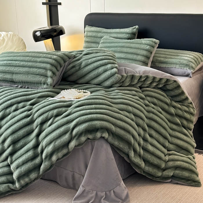 91家纺网 家纺一手货源 找家纺 居易简 2025新款亲肤保暖皮草绒牛奶绒AB面美拉德抽条兔毛绒四件套 优雅绿