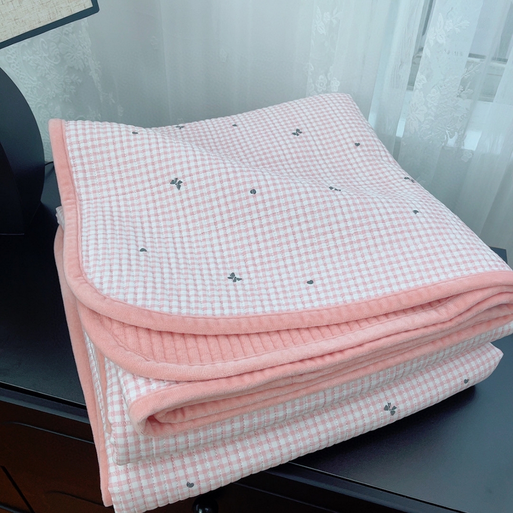 91家纺网 家纺一手货源 找家纺 暖居 2025新款棉加绒印花床盖 点点蝴蝶结