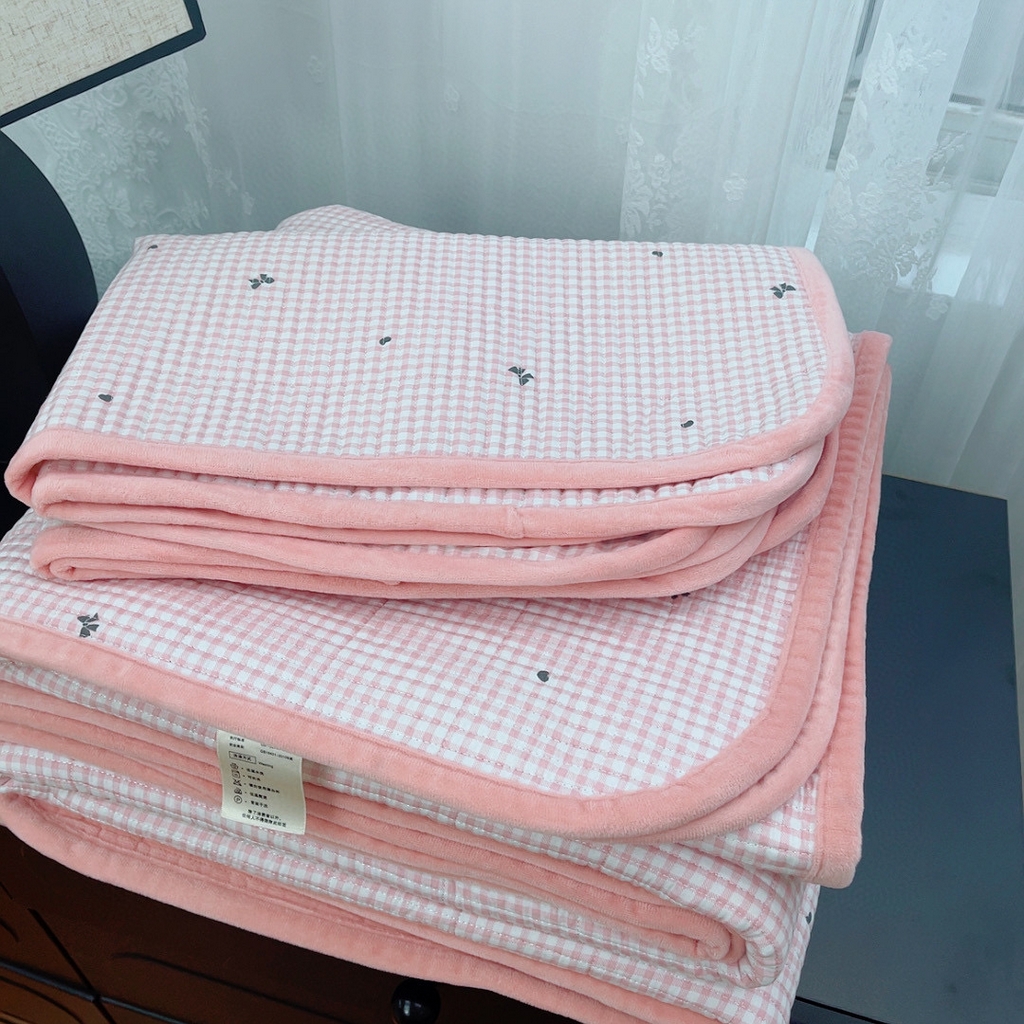 91家纺网 家纺一手货源 找家纺 暖居 2025新款棉加绒印花床盖 点点蝴蝶结