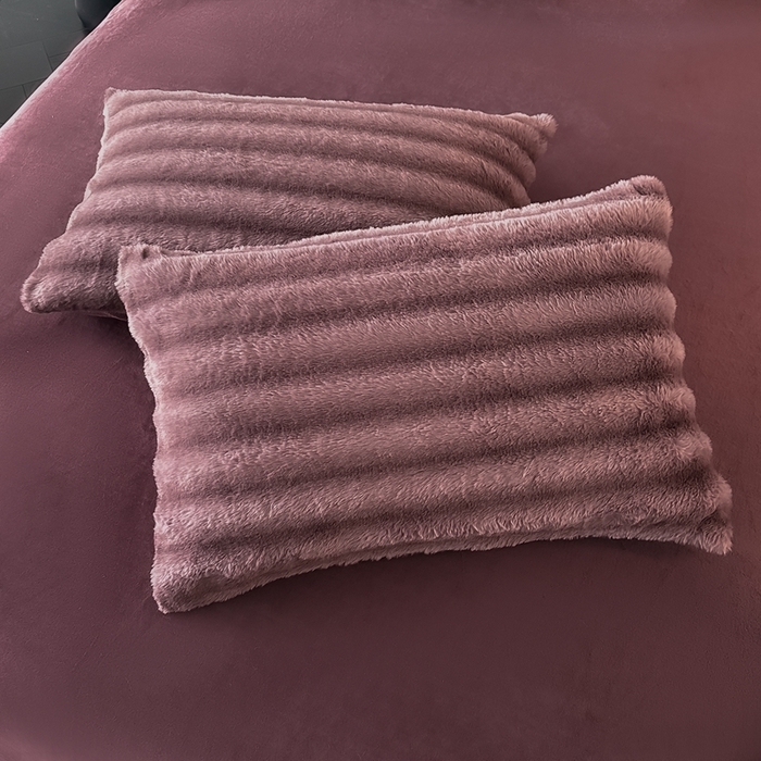 91家纺网 家纺一手货源 找家纺 居易简 2025新款亲肤保暖皮草绒牛奶绒AB面美拉德抽条兔毛绒四件套 优雅紫