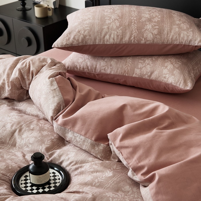 91家纺网 家纺一手货源 找家纺 禾时 2025新款全棉纯棉双层纱印花四件套-暗合 浮香-粉