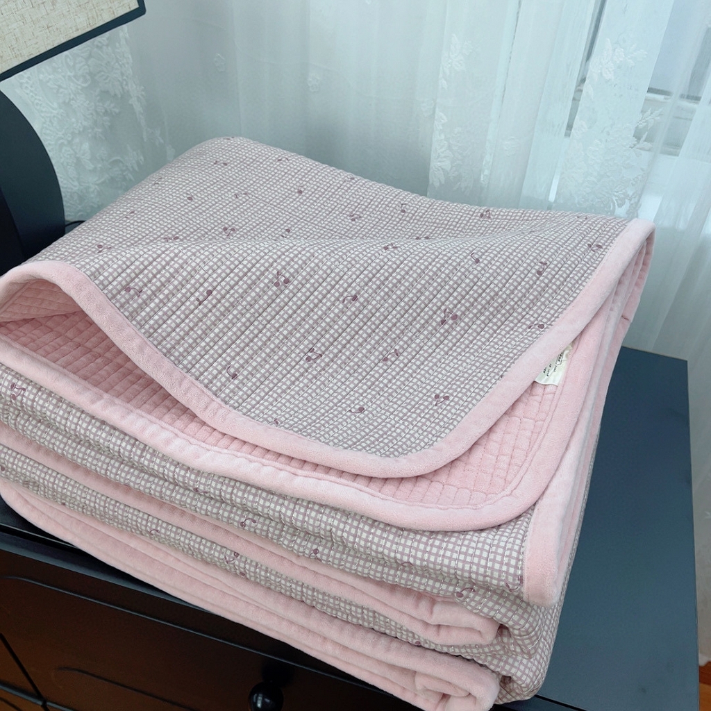 91家纺网 家纺一手货源 找家纺 暖居 2025新款棉加绒印花床盖 粉妆