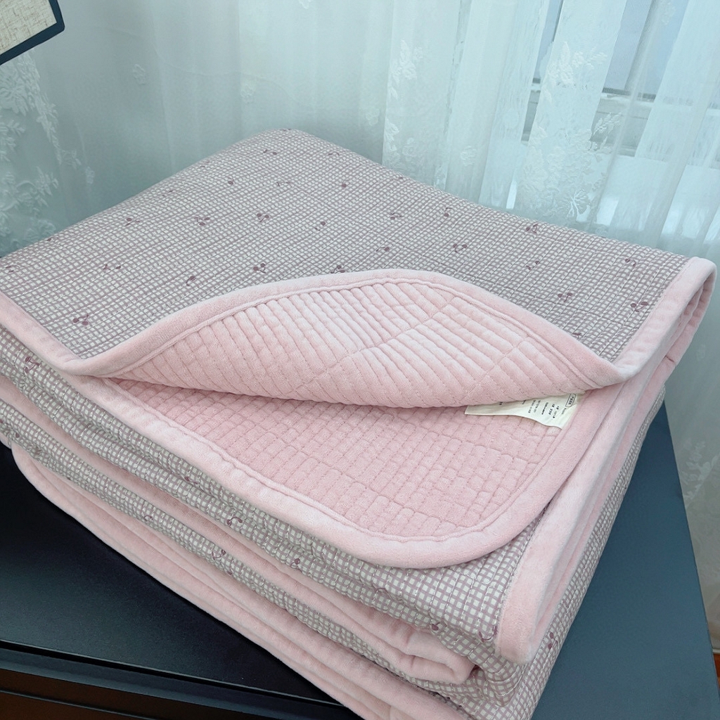 91家纺网 家纺一手货源 找家纺 暖居 2025新款棉加绒印花床盖 粉妆