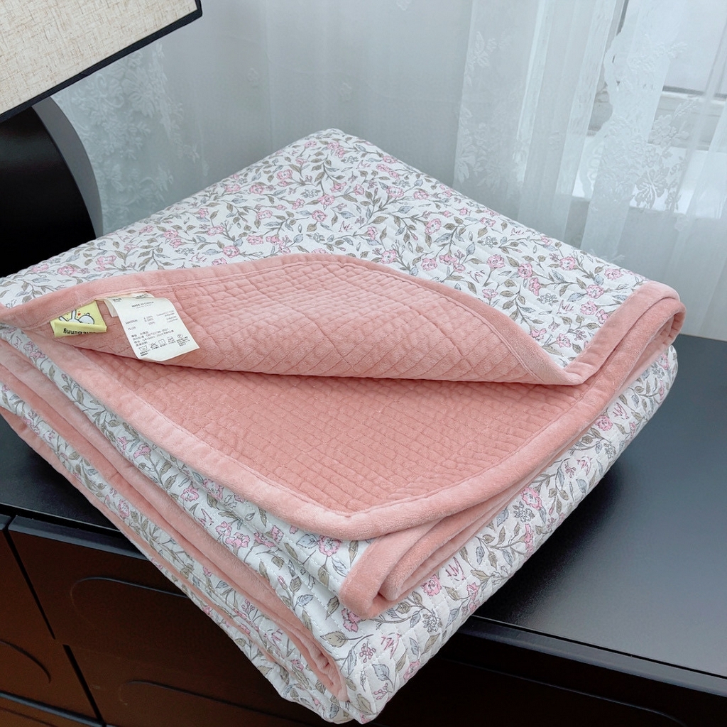 91家纺网 家纺一手货源 找家纺 暖居 2025新款棉加绒印花床盖 韩霜