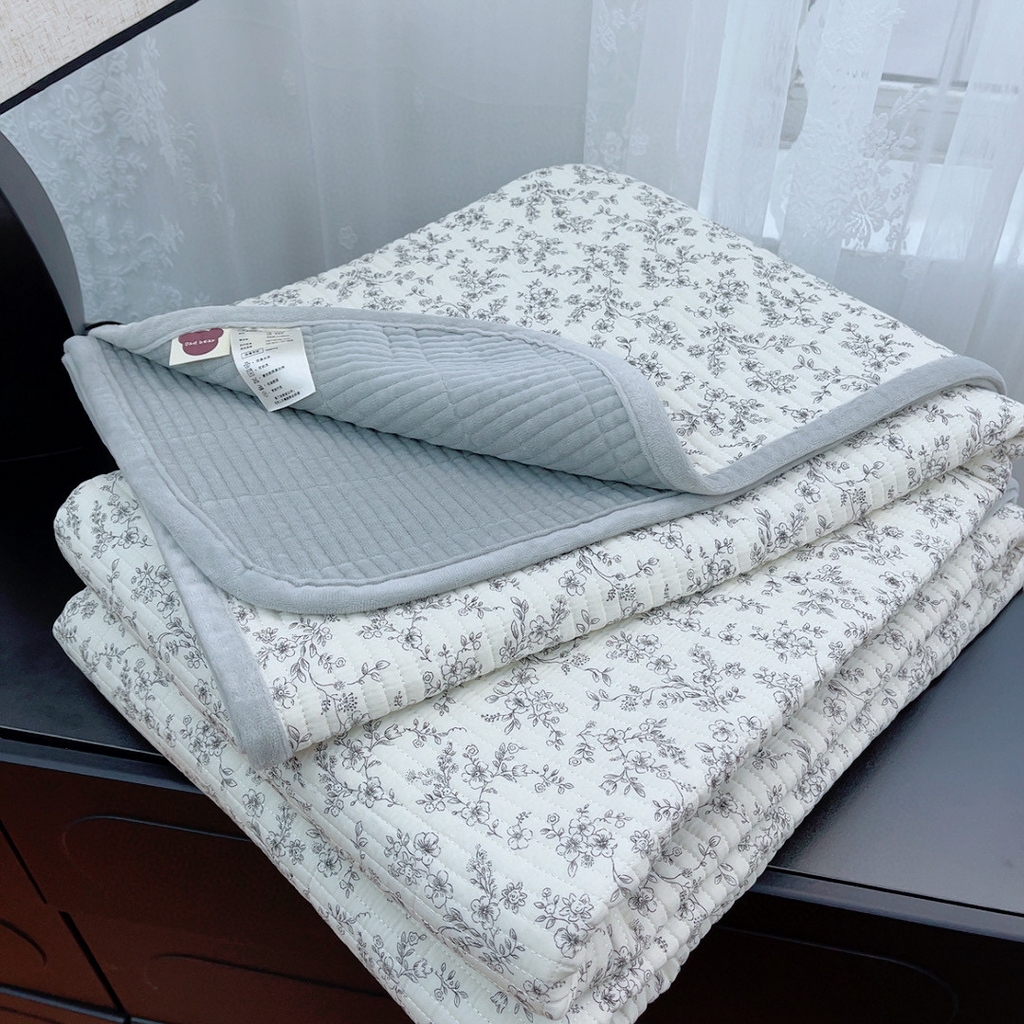 91家纺网 家纺一手货源 找家纺 暖居 2025新款棉加绒印花床盖 灰雾