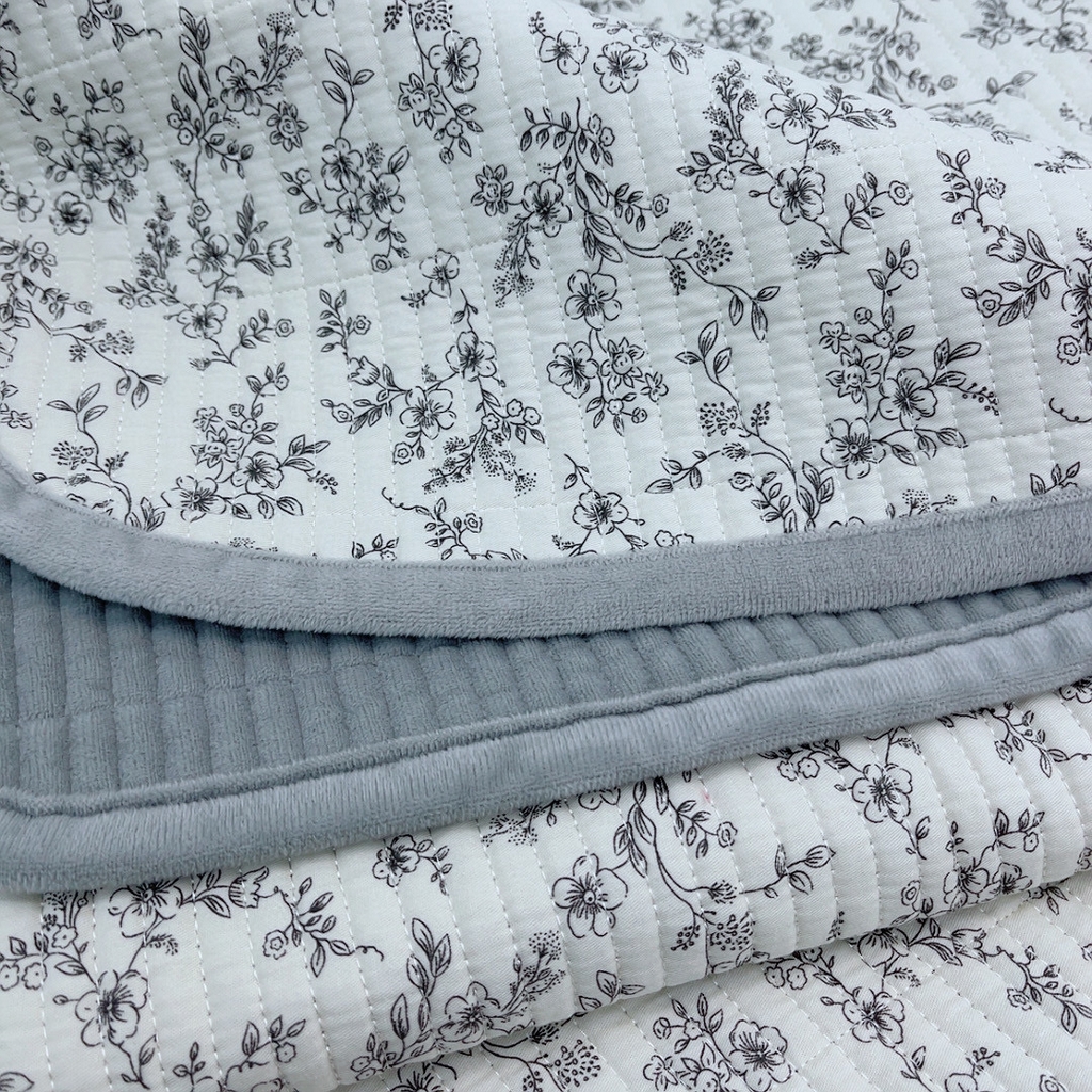 91家纺网 家纺一手货源 找家纺 暖居 2025新款棉加绒印花床盖 灰雾