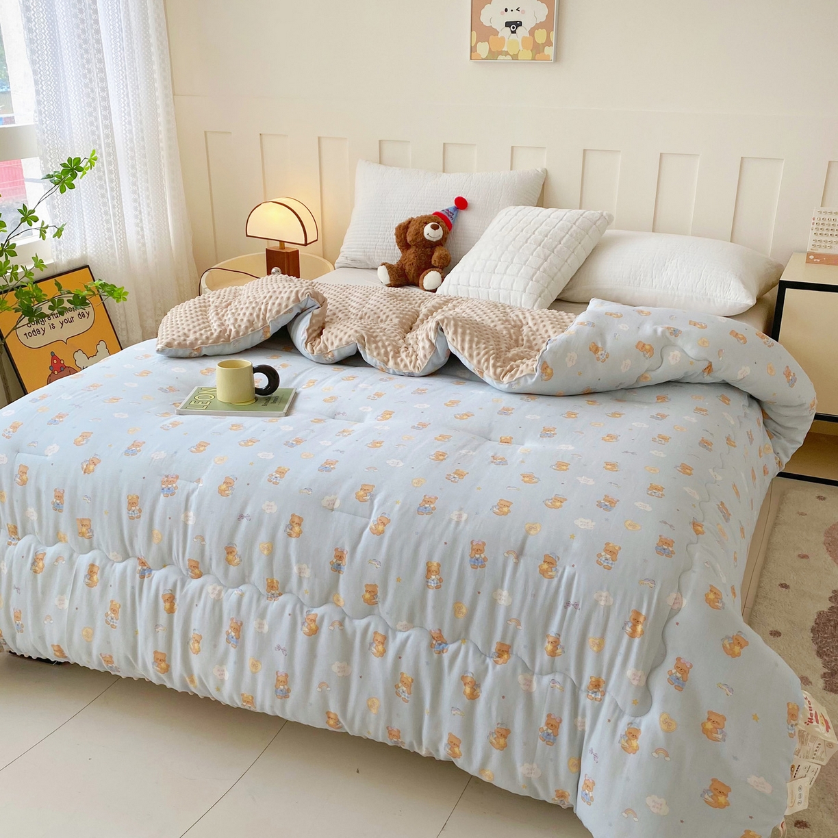 91家纺网 家纺一手货源 找家纺 小叮当家纺仓储工厂店 2025新款A类母婴级全棉双层纱婴儿绒210g豆豆被20%大豆纤维单人双人被芯 彩虹小熊