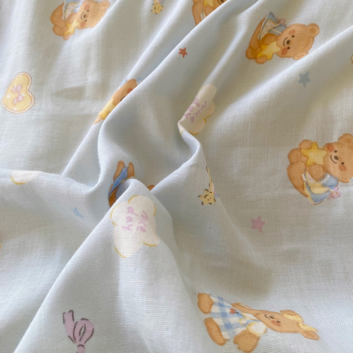 91家纺网 家纺一手货源 找家纺 小叮当家纺仓储工厂店 2025新款A类母婴级全棉双层纱婴儿绒210g豆豆被20%大豆纤维单人双人被芯 彩虹小熊